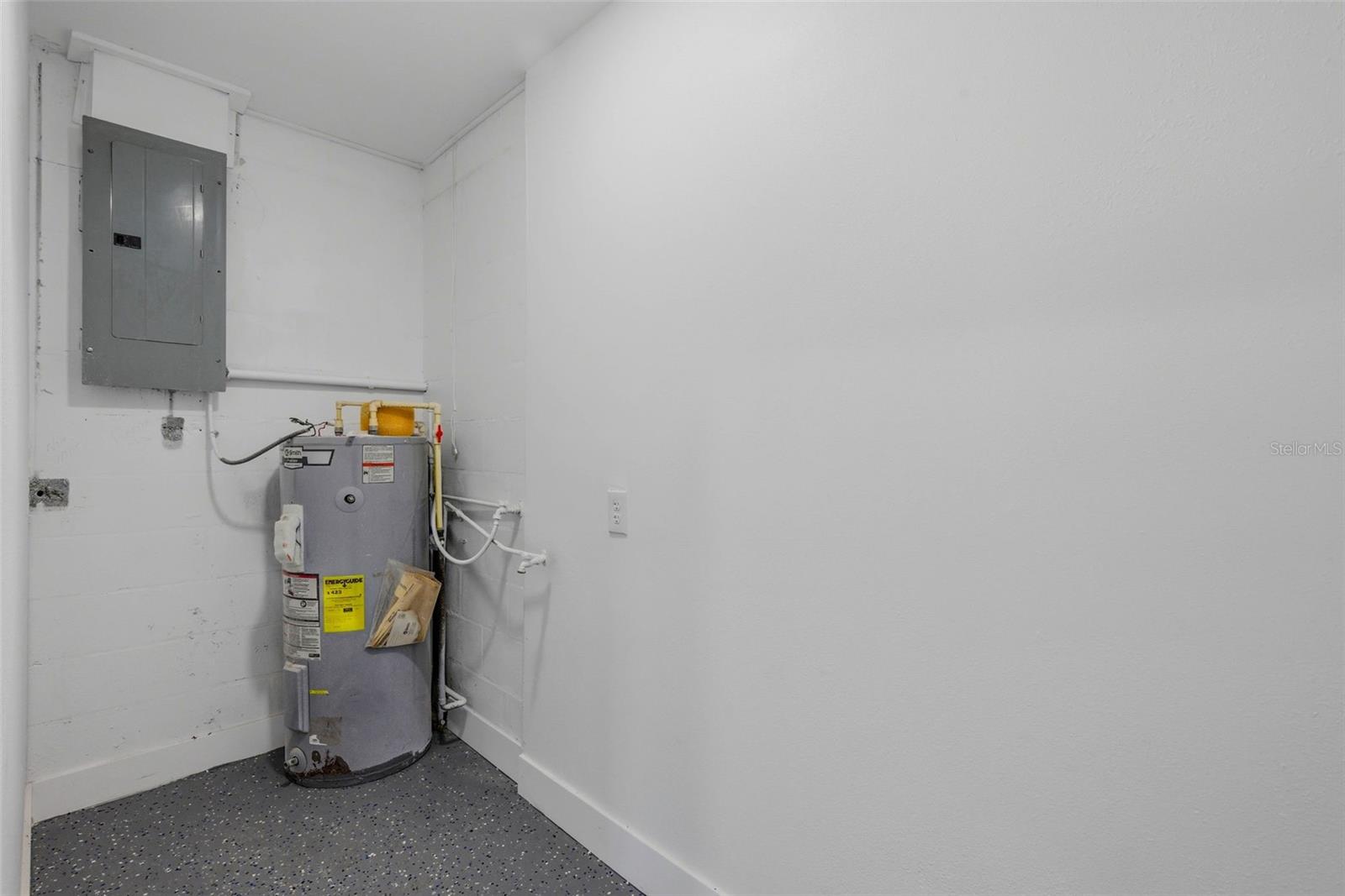 BAYOU HEIGHTS HANLONS - Residential