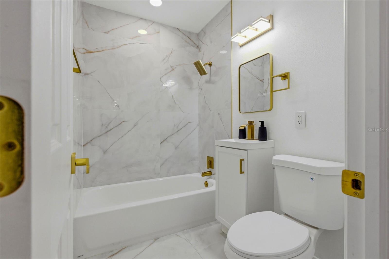 BAYOU HEIGHTS HANLONS - Residential