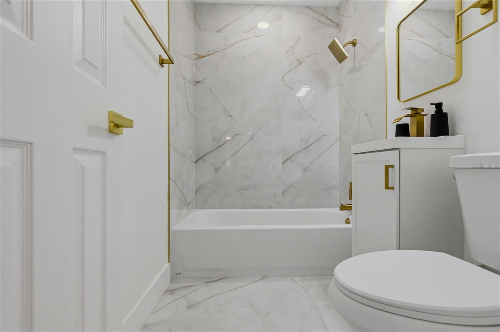 BAYOU HEIGHTS HANLONS - Residential