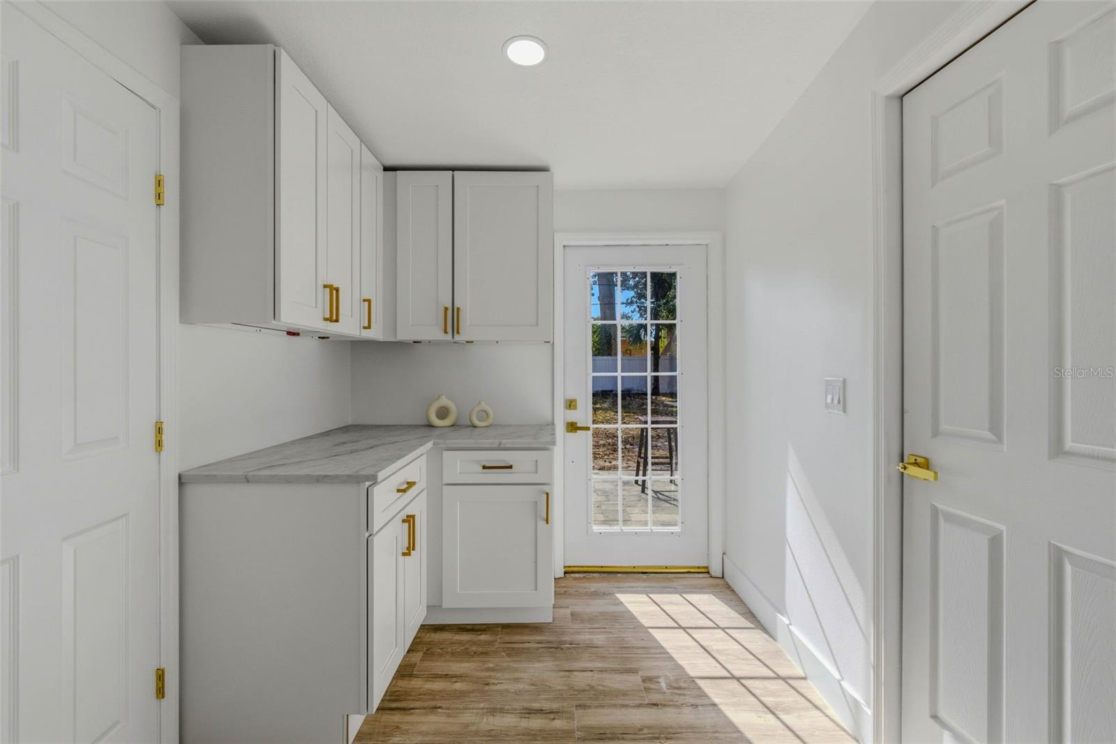 BAYOU HEIGHTS HANLONS - Residential