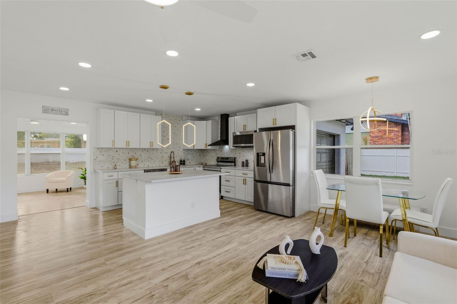 BAYOU HEIGHTS HANLONS - Residential