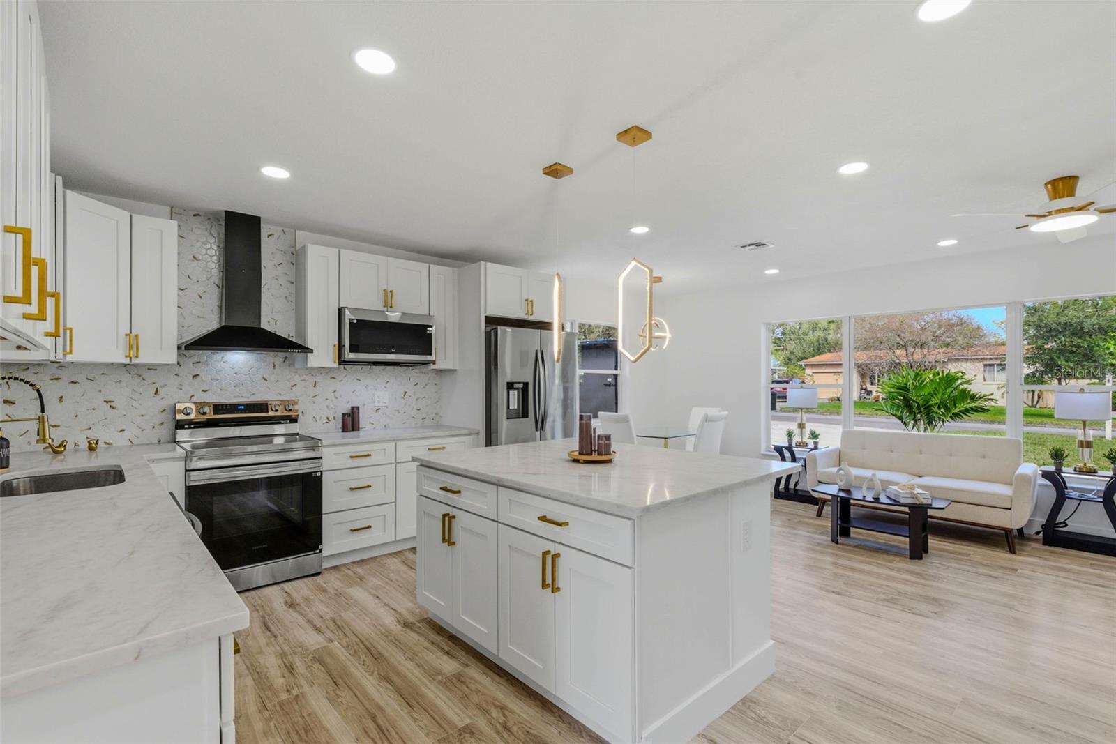 BAYOU HEIGHTS HANLONS - Residential