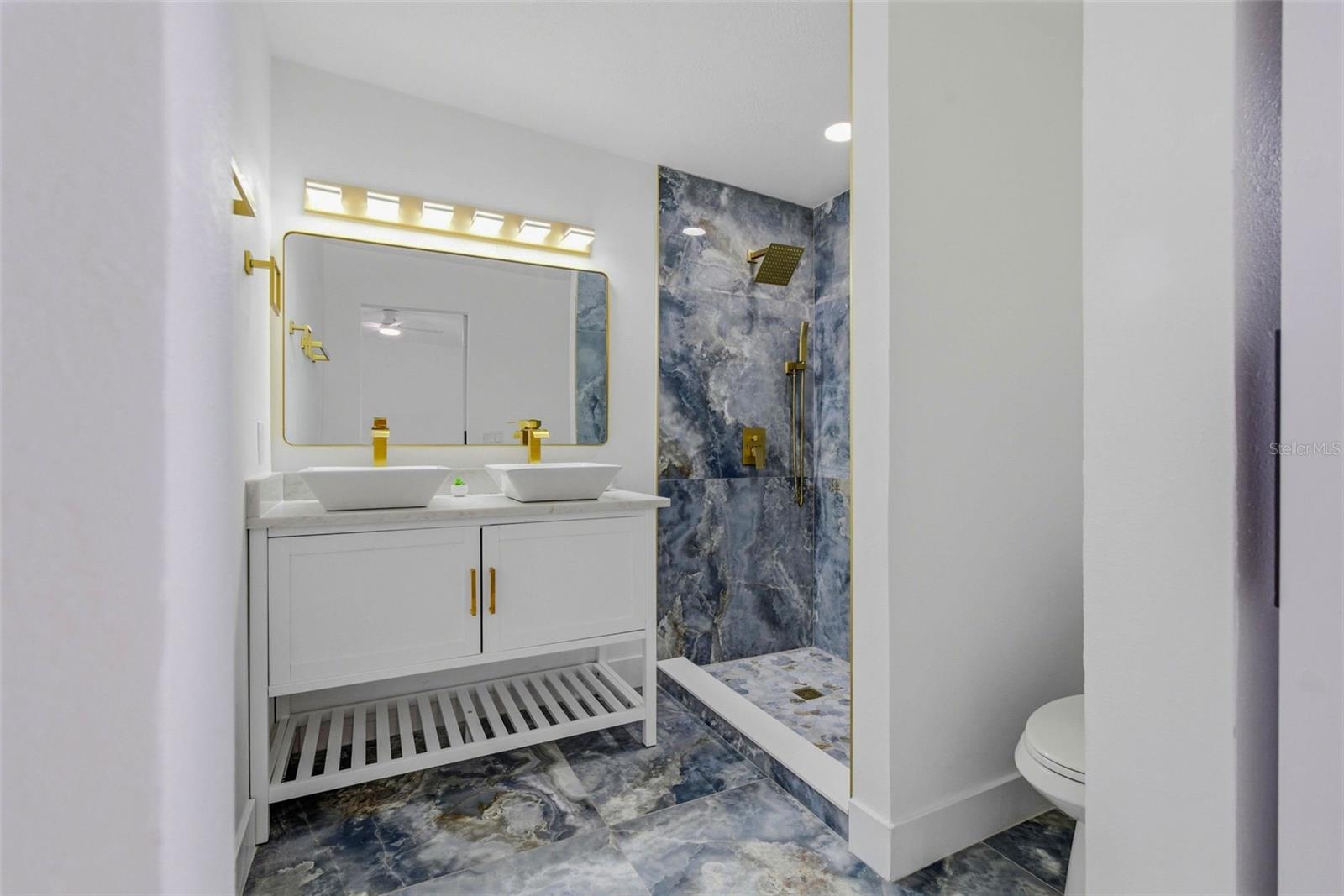 BAYOU HEIGHTS HANLONS - Residential