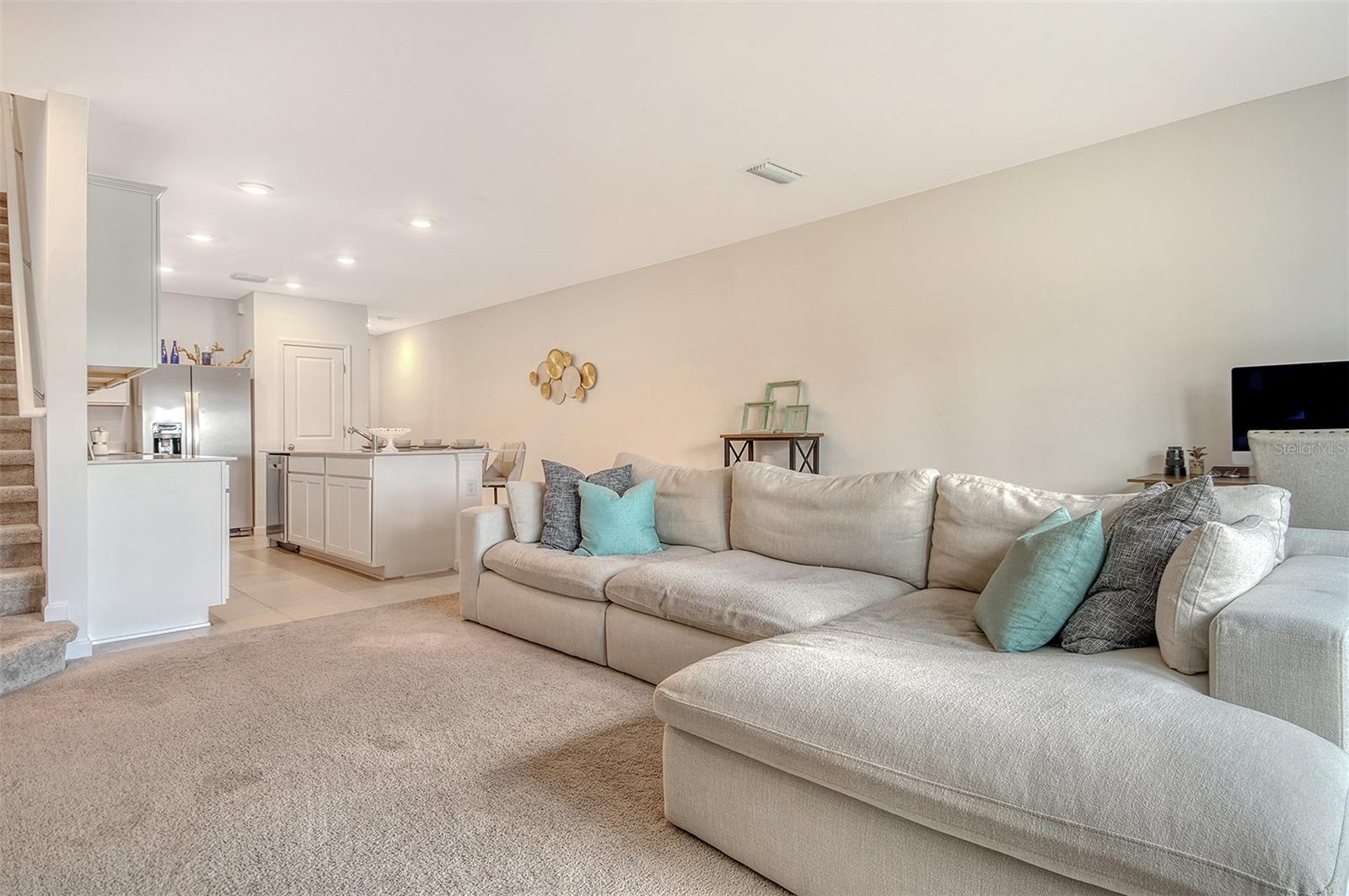 1828 VANORA LANE
