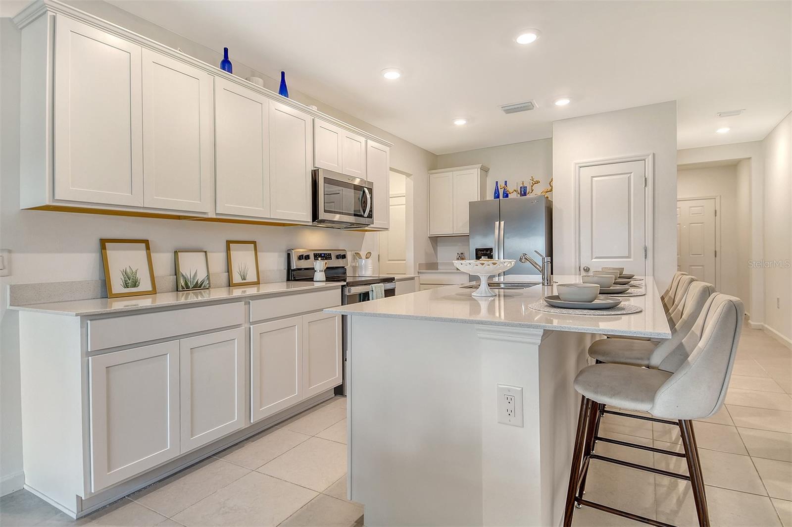 1828 VANORA LANE