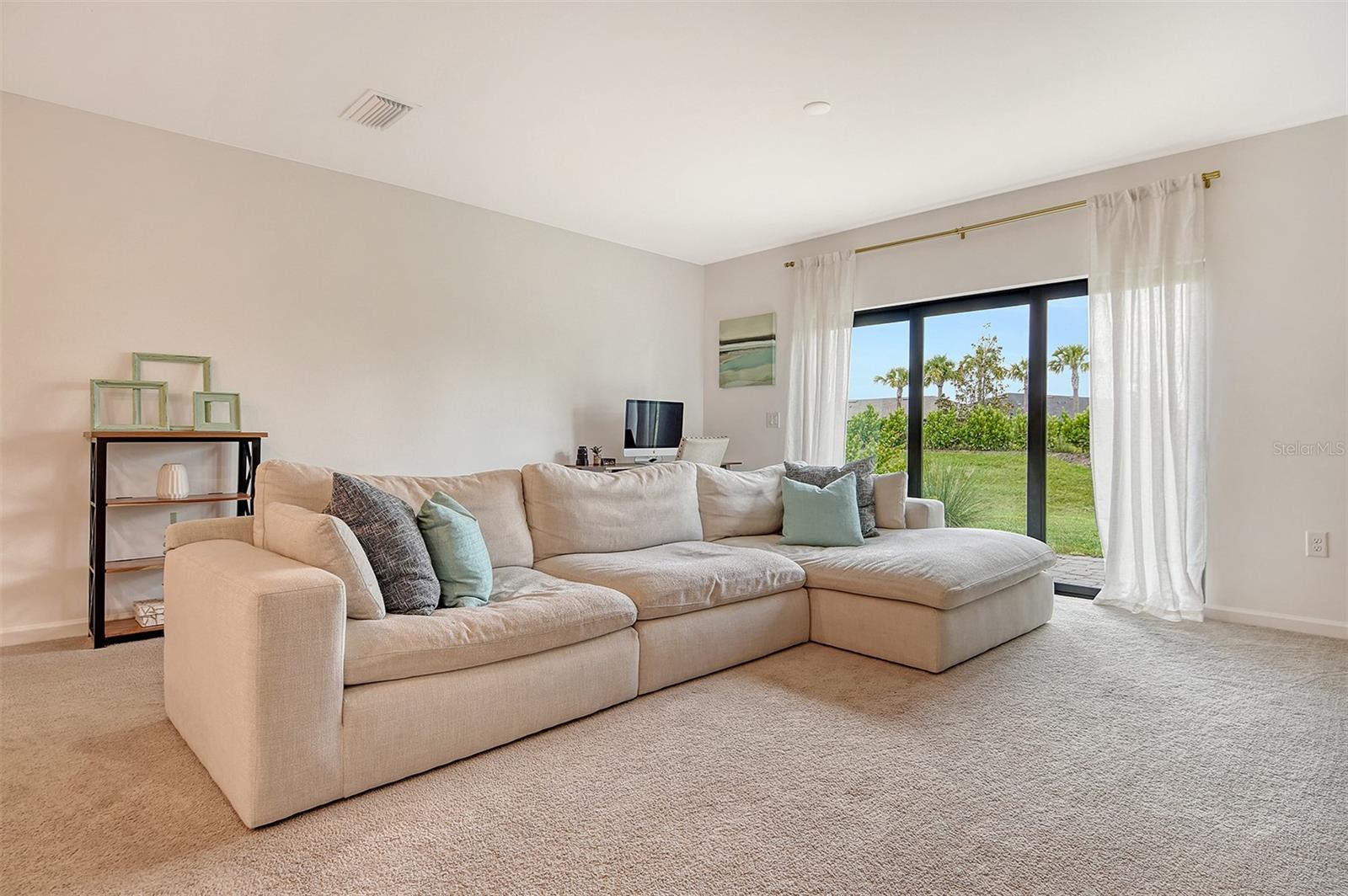 1828 VANORA LANE