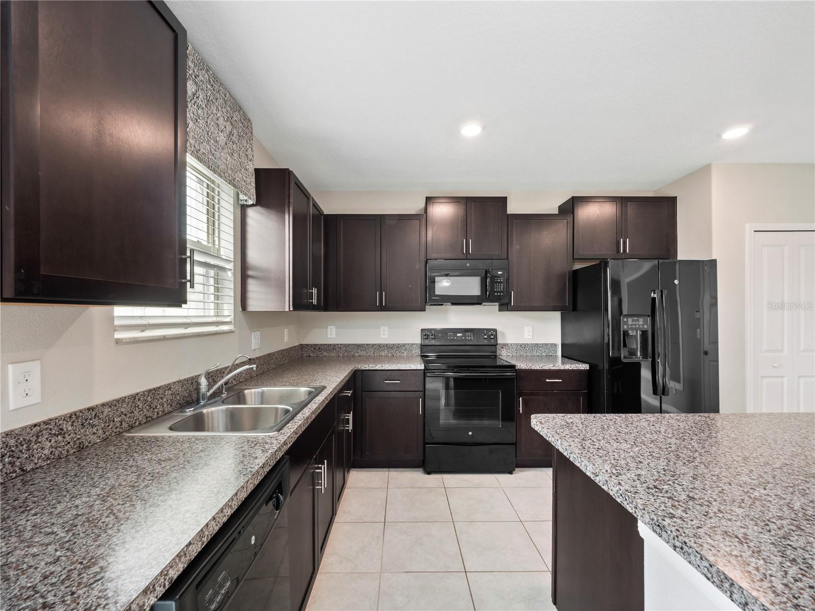 RIVERSTONE PH 1 - Residential