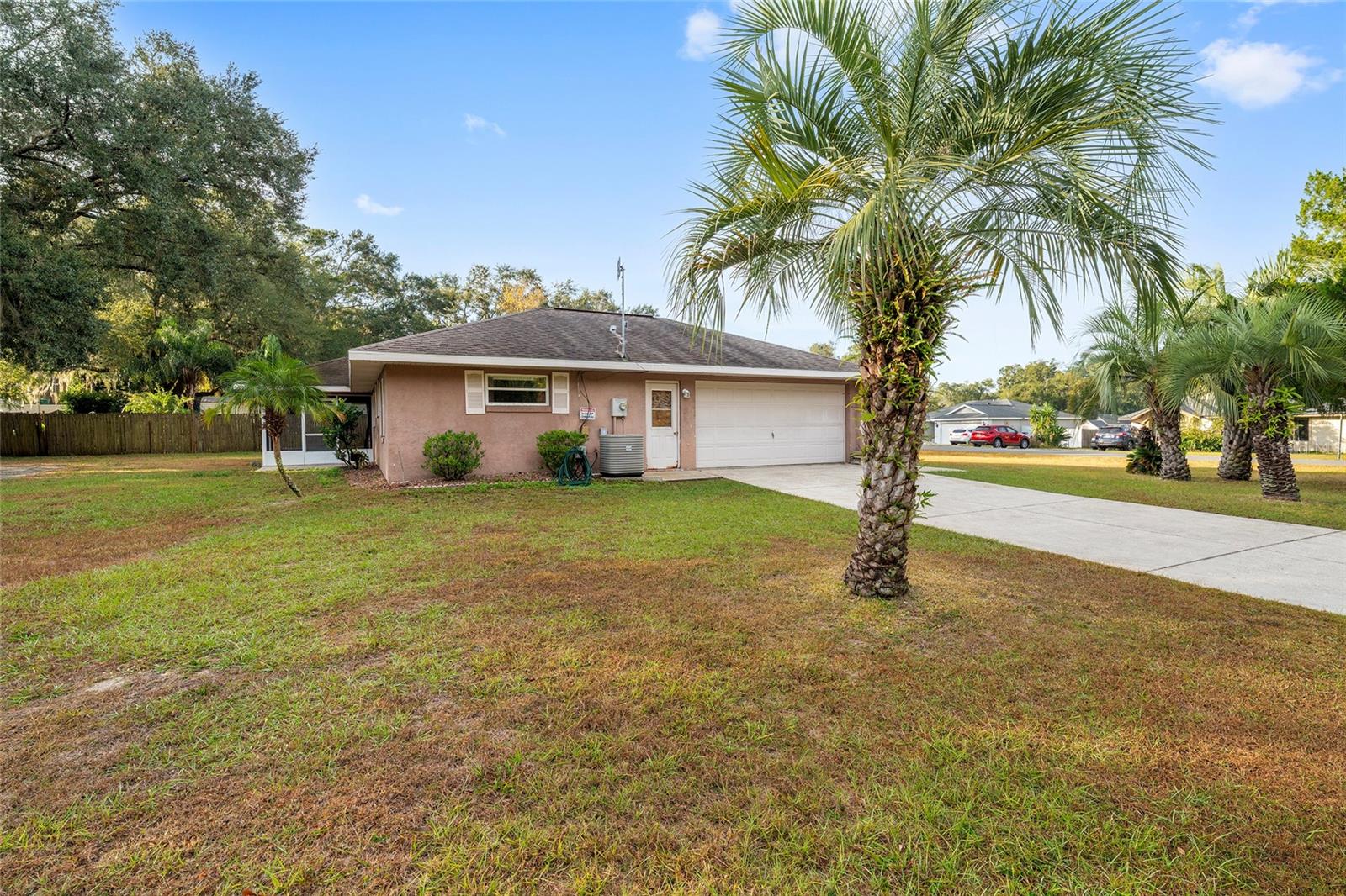 LADY LAKE BAGGETT ESTATES - Residential