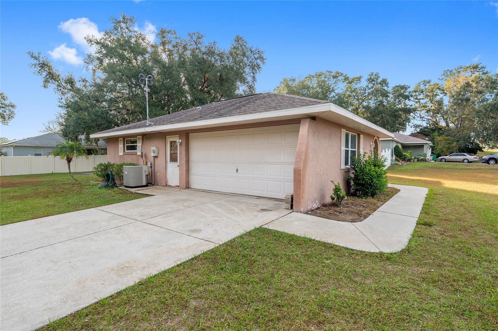 LADY LAKE BAGGETT ESTATES - Residential