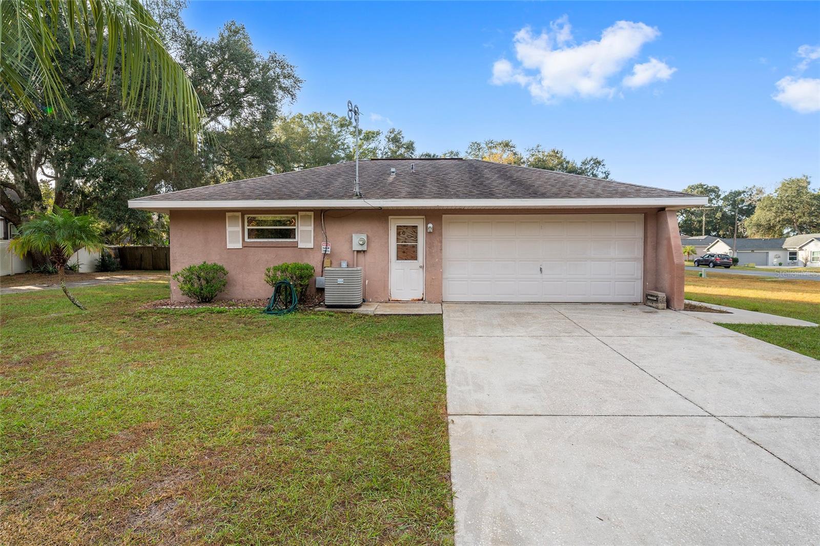 LADY LAKE BAGGETT ESTATES - Residential