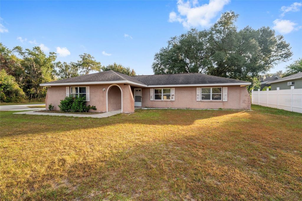 Photo of 301 Woodland Trail, Lady Lake, FL 32159 (MLS # G5104995)