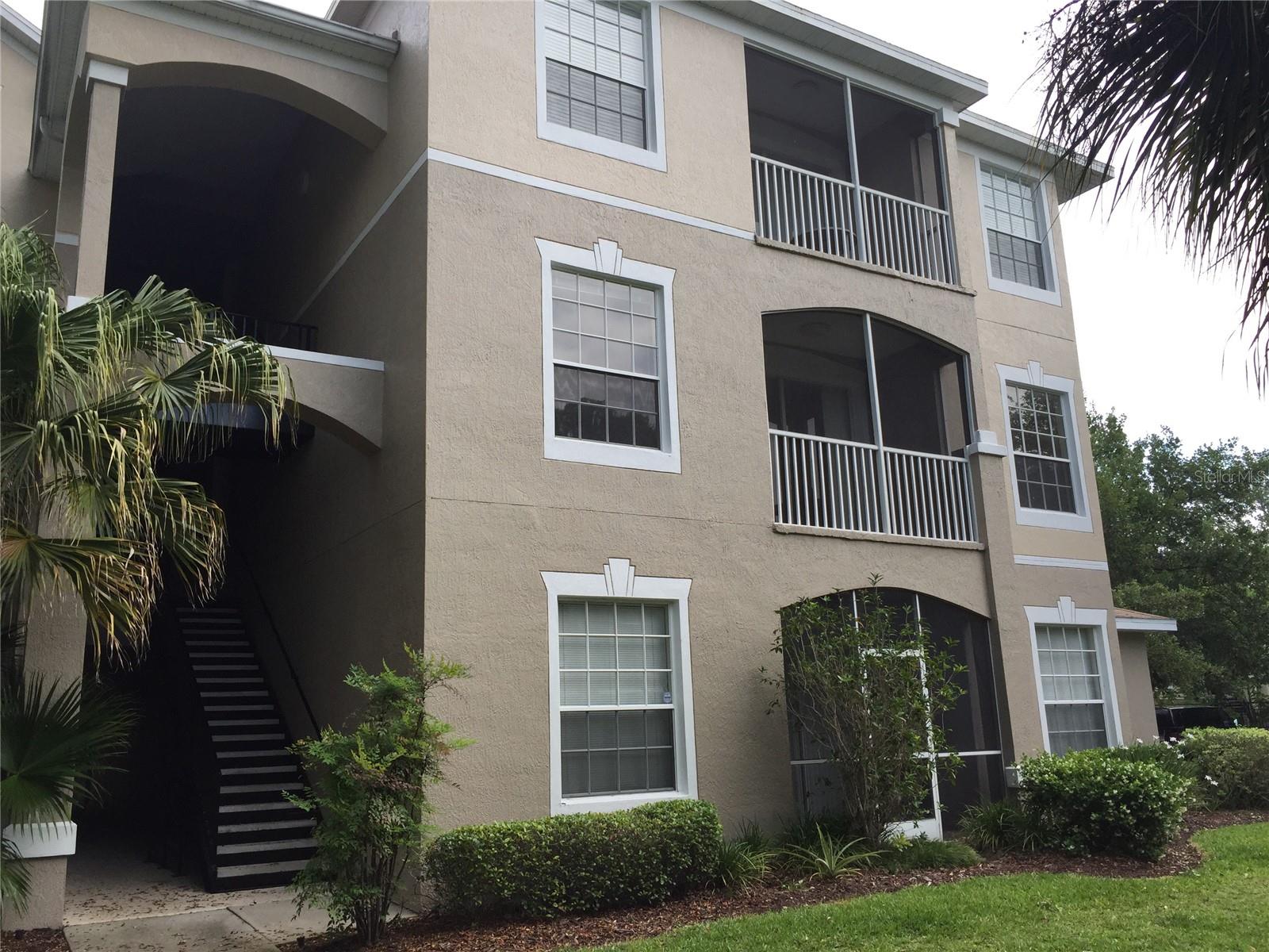 Great 3 bed condo located in Metrowest in gated community. No carpet. Available Oct 10th. Washer and dryer included in rent. Call now to arrange a showing appointment