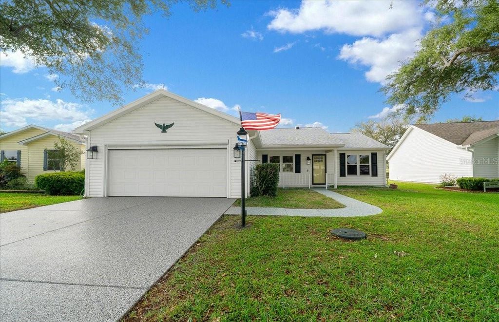 Photo of 936 Orchid Street, Lady Lake, FL 32159 (MLS # G5109820)