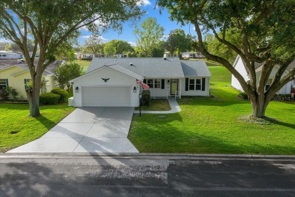 Photo of 936 Orchid Street, Lady Lake, FL 32159 (MLS # G5109820)