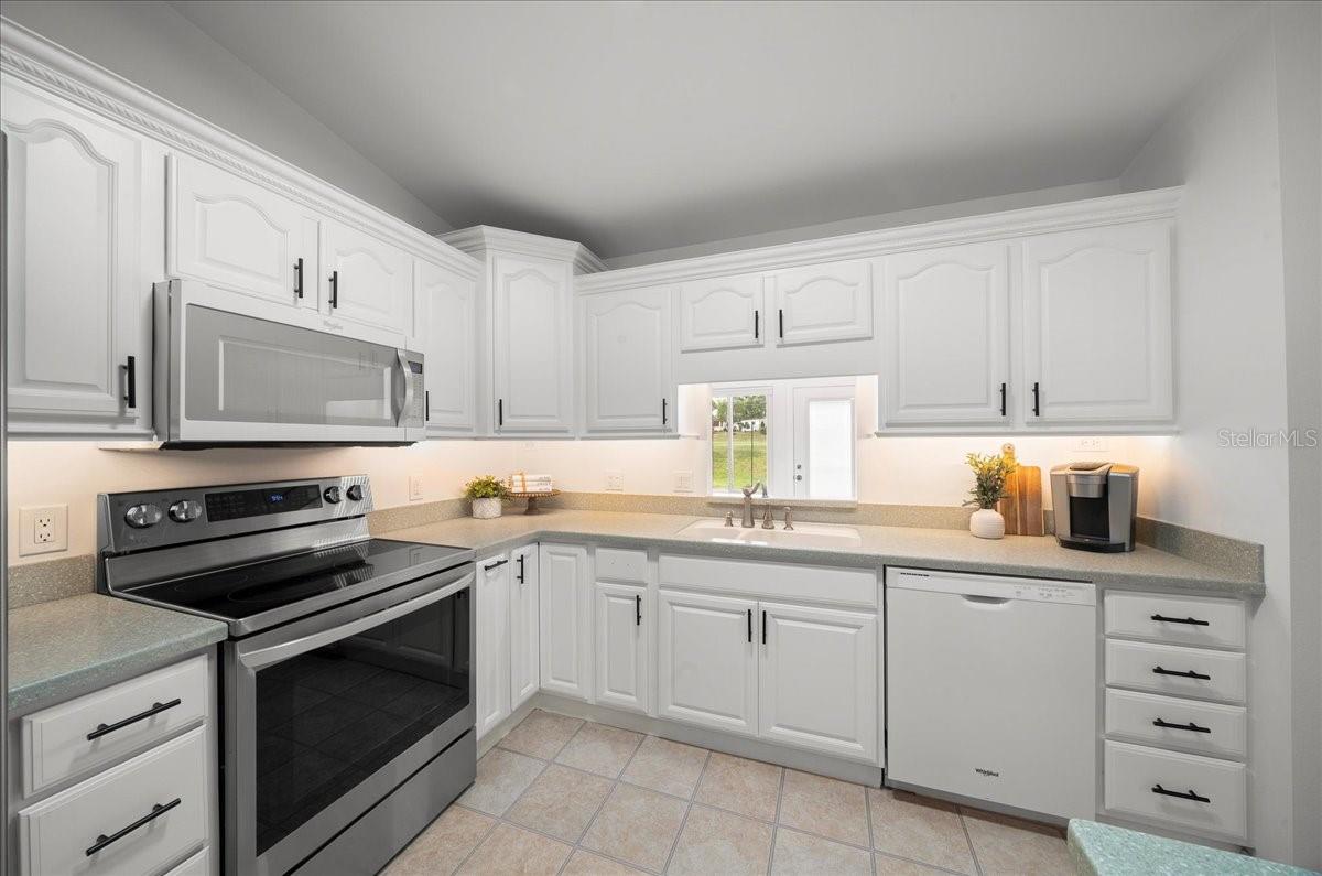 LADY LAKE ORANGE BLOSSOM GARDENS UNIT 08 - Residential