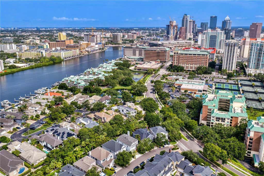 Photo of 905 Harbour Bay Drive, Tampa, FL 33602 (MLS # TB8530208)