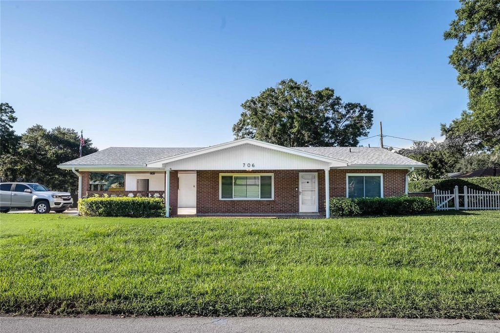 Photo of 706 Patricia Pl, Lakeland, FL 33809 (MLS # L4958826)