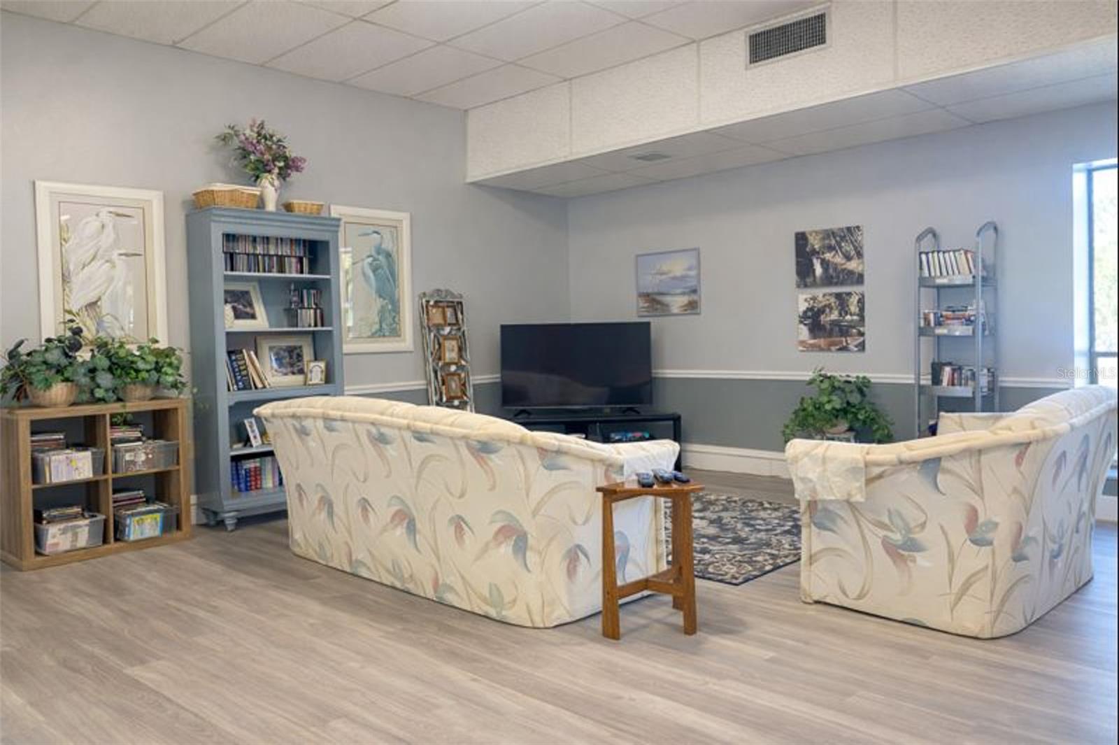 SHADOW BROOK MOBILE HOME - Residential