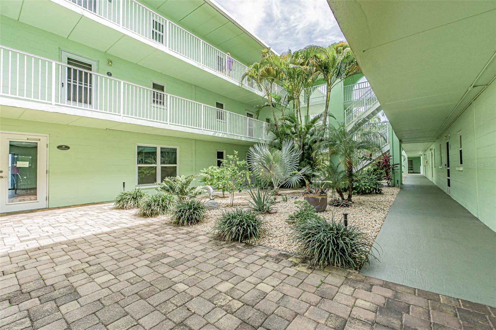 464 PAULA DRIVE N 116
