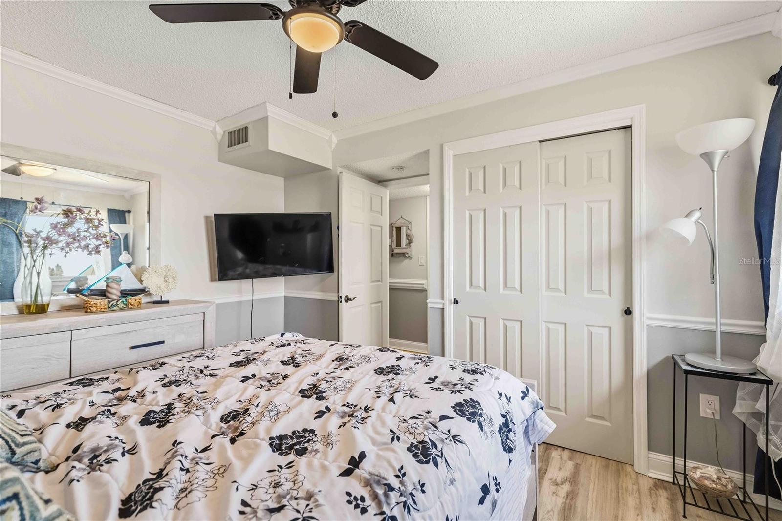 BAYSHORE ON THE LAKE APTS SEC 3 - Residential Lease