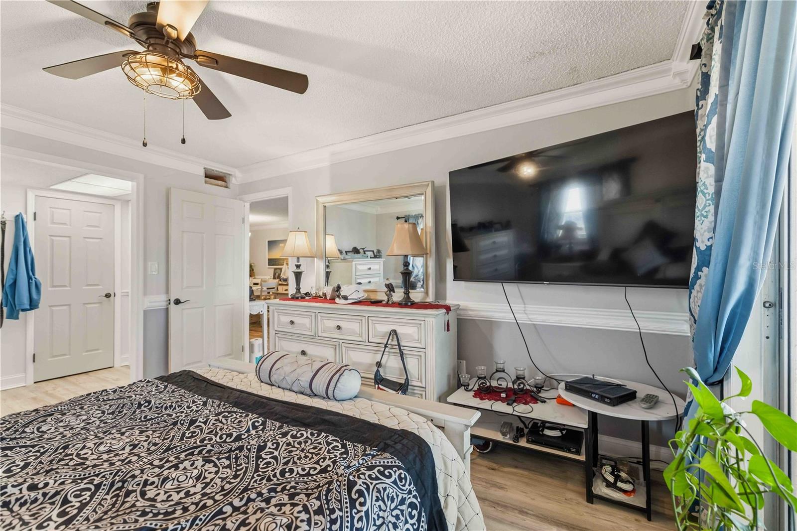 BAYSHORE ON THE LAKE APTS SEC 3 - Residential Lease