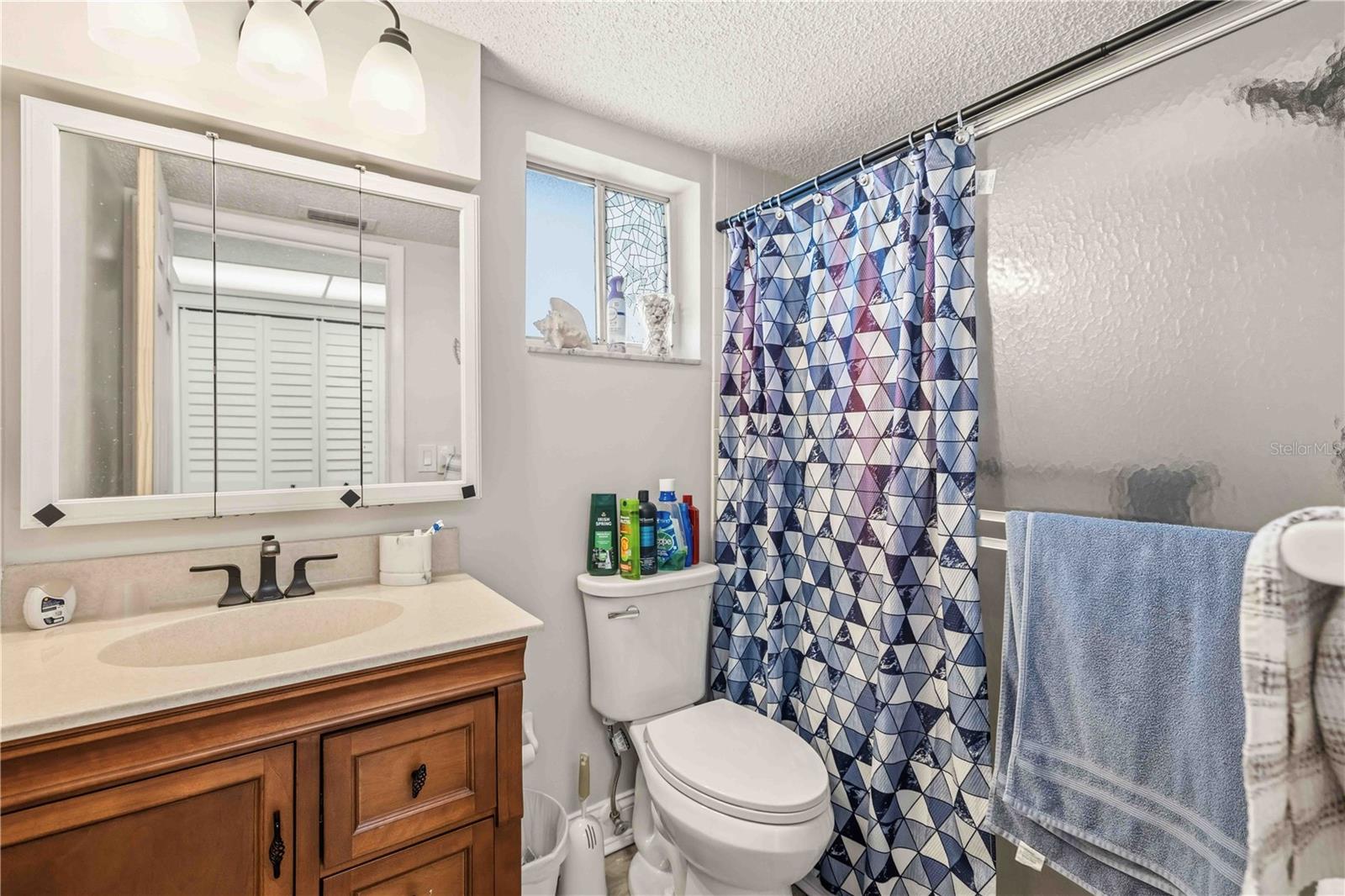 BAYSHORE ON THE LAKE APTS SEC 3 - Residential Lease