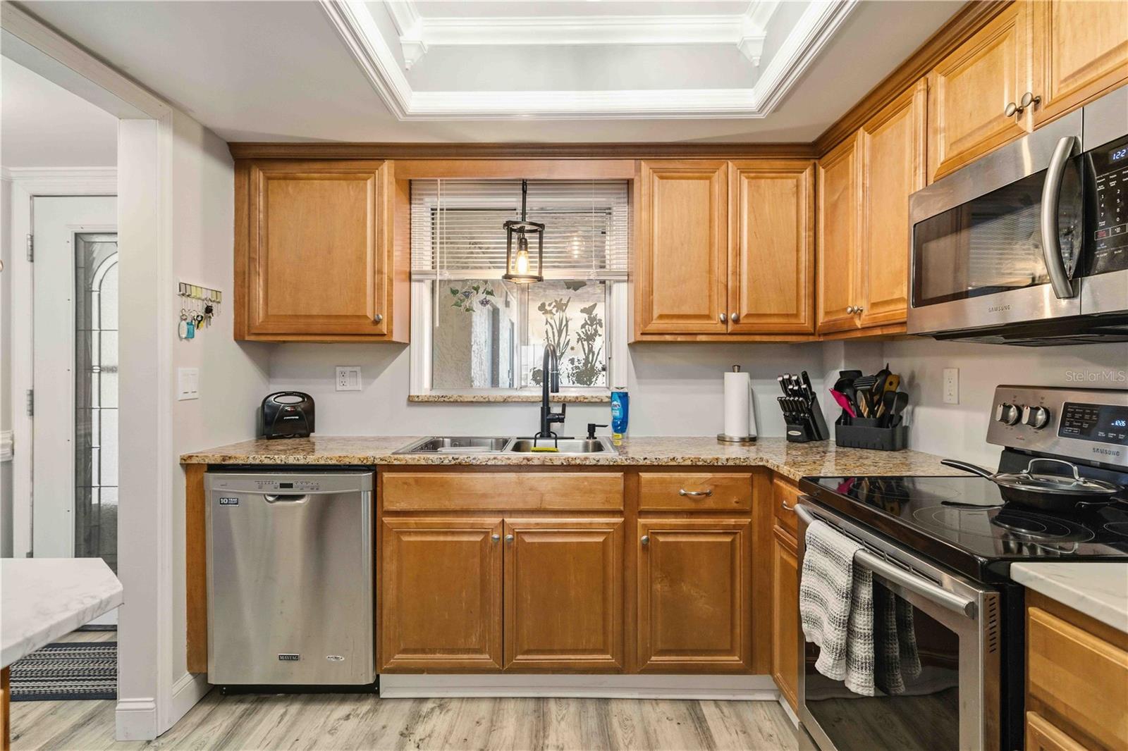 BAYSHORE ON THE LAKE APTS SEC 3 - Residential Lease