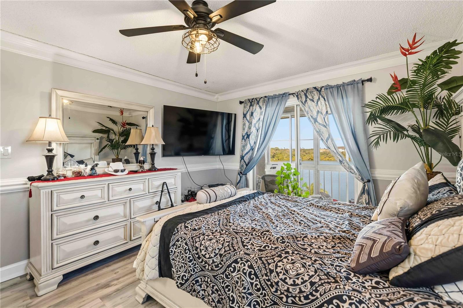 BAYSHORE ON THE LAKE APTS SEC 3 - Residential Lease