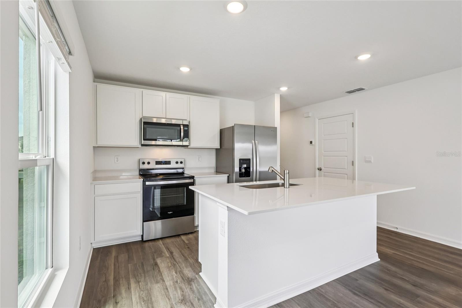 LEOMAS LANDING - Residential