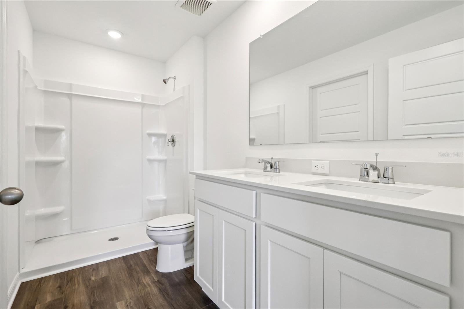 LEOMAS LANDING - Residential