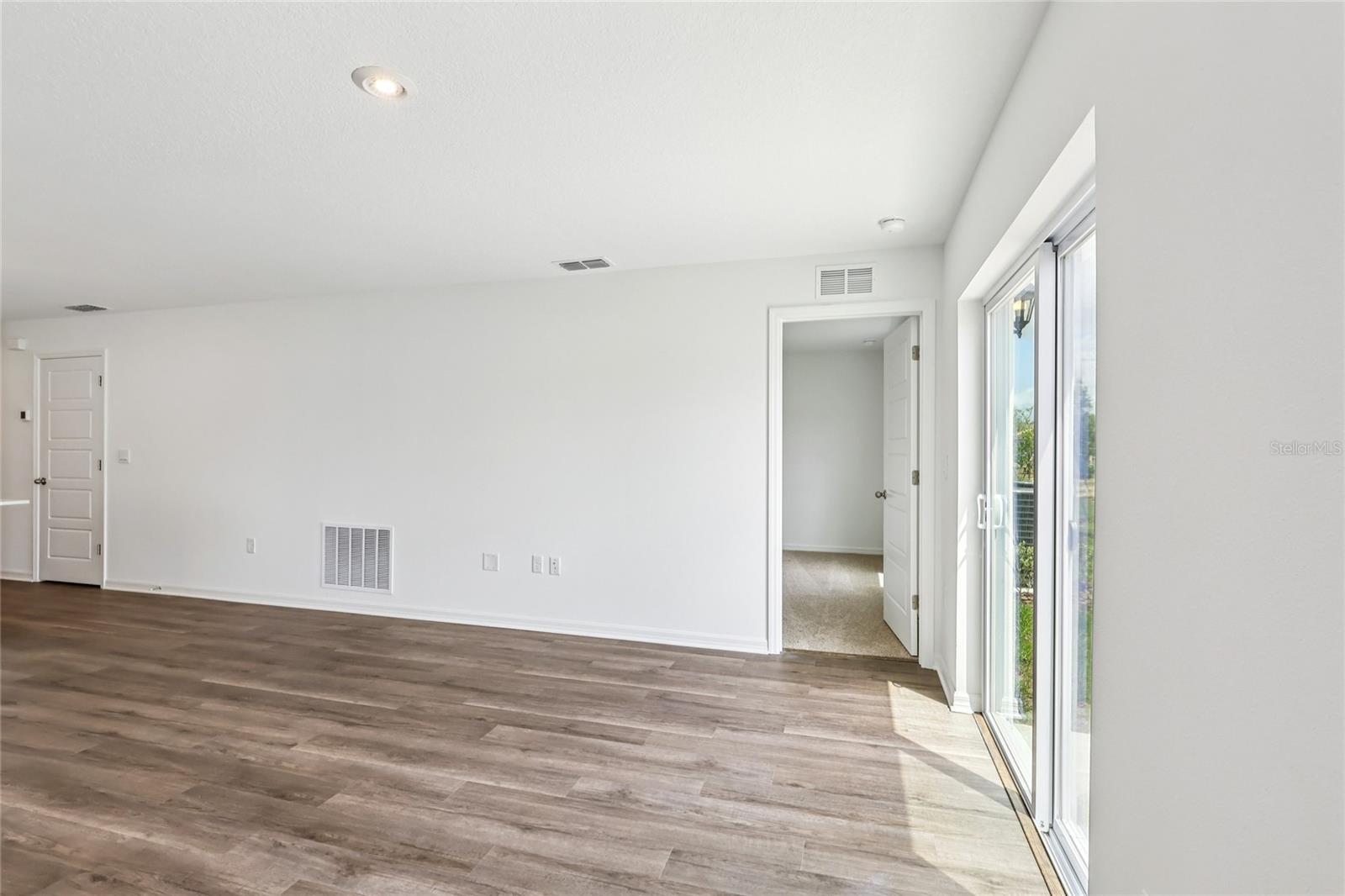 LEOMAS LANDING - Residential