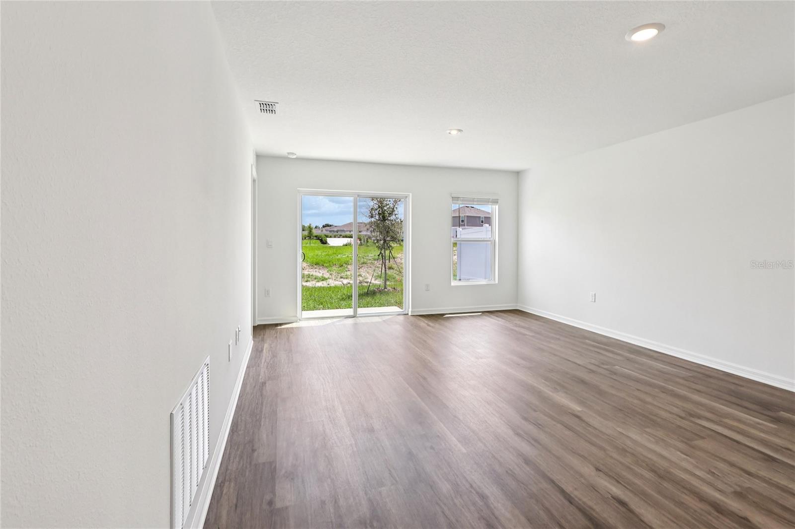 LEOMAS LANDING - Residential