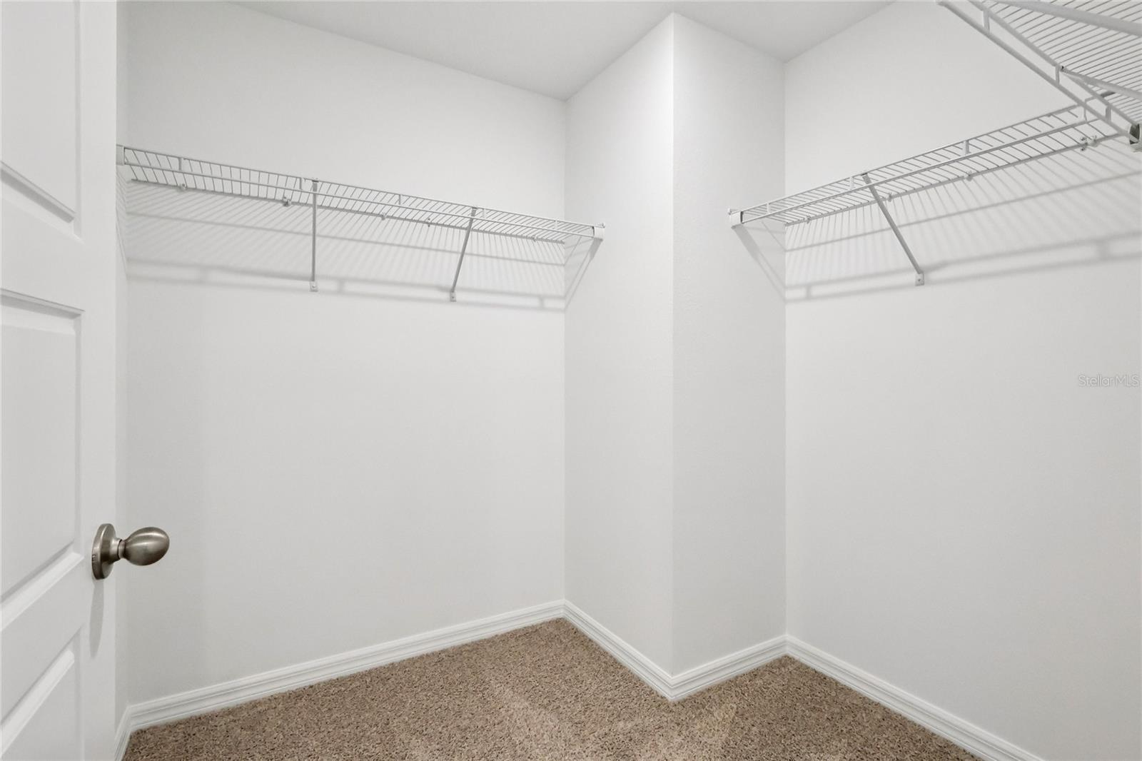 LEOMAS LANDING - Residential