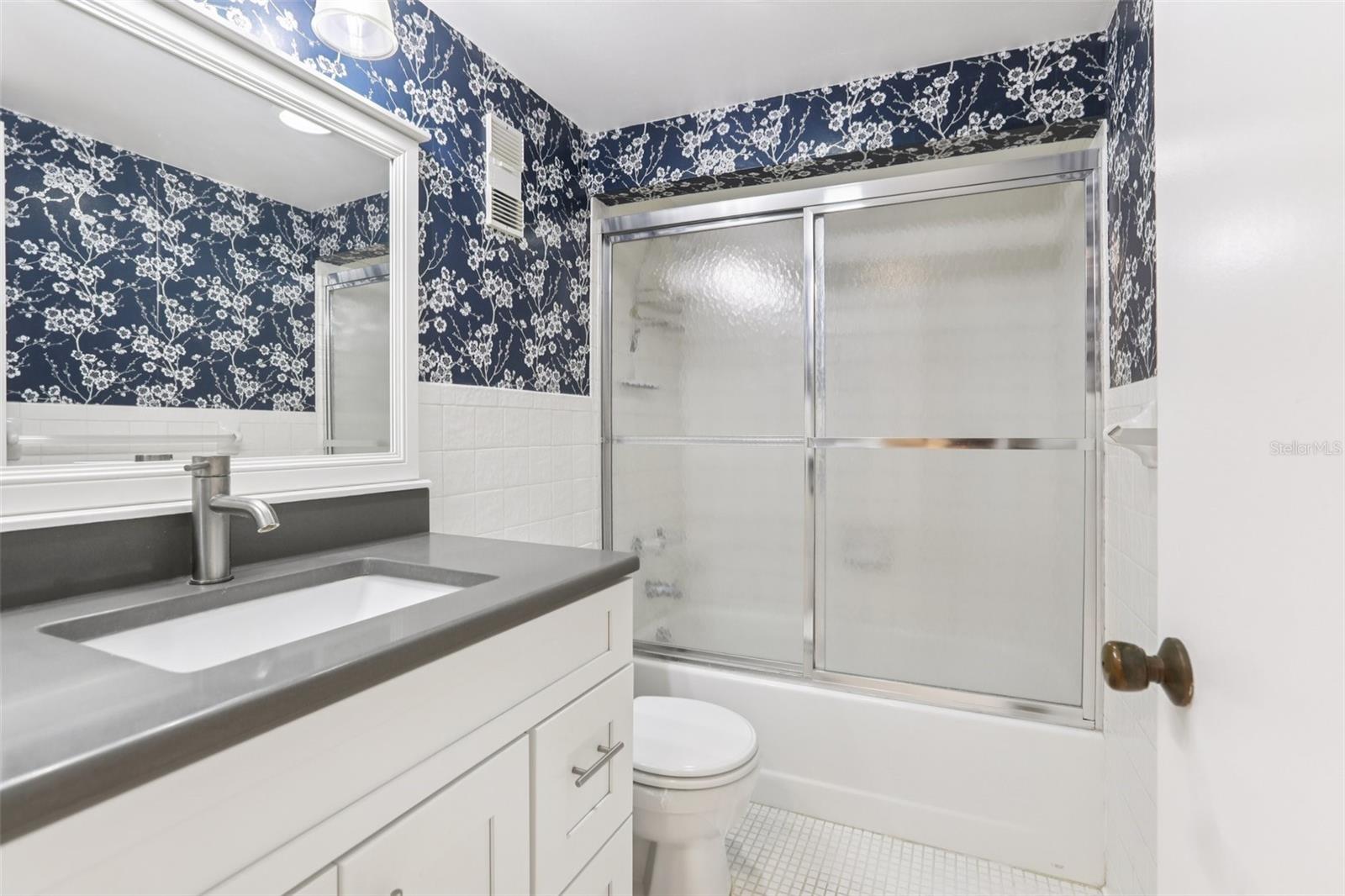 KEY CAPRI CONDO - Residential