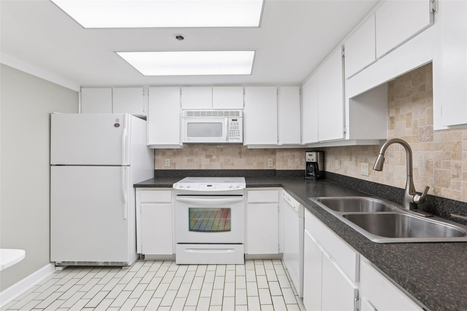 KEY CAPRI CONDO - Residential