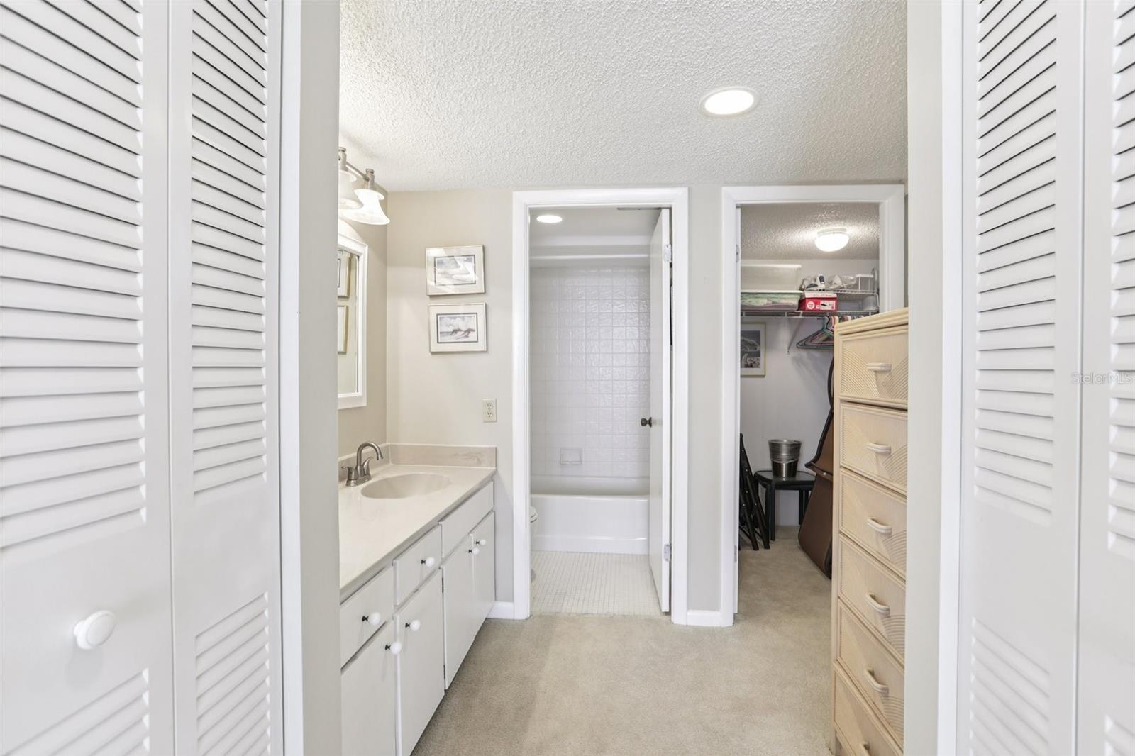 KEY CAPRI CONDO - Residential