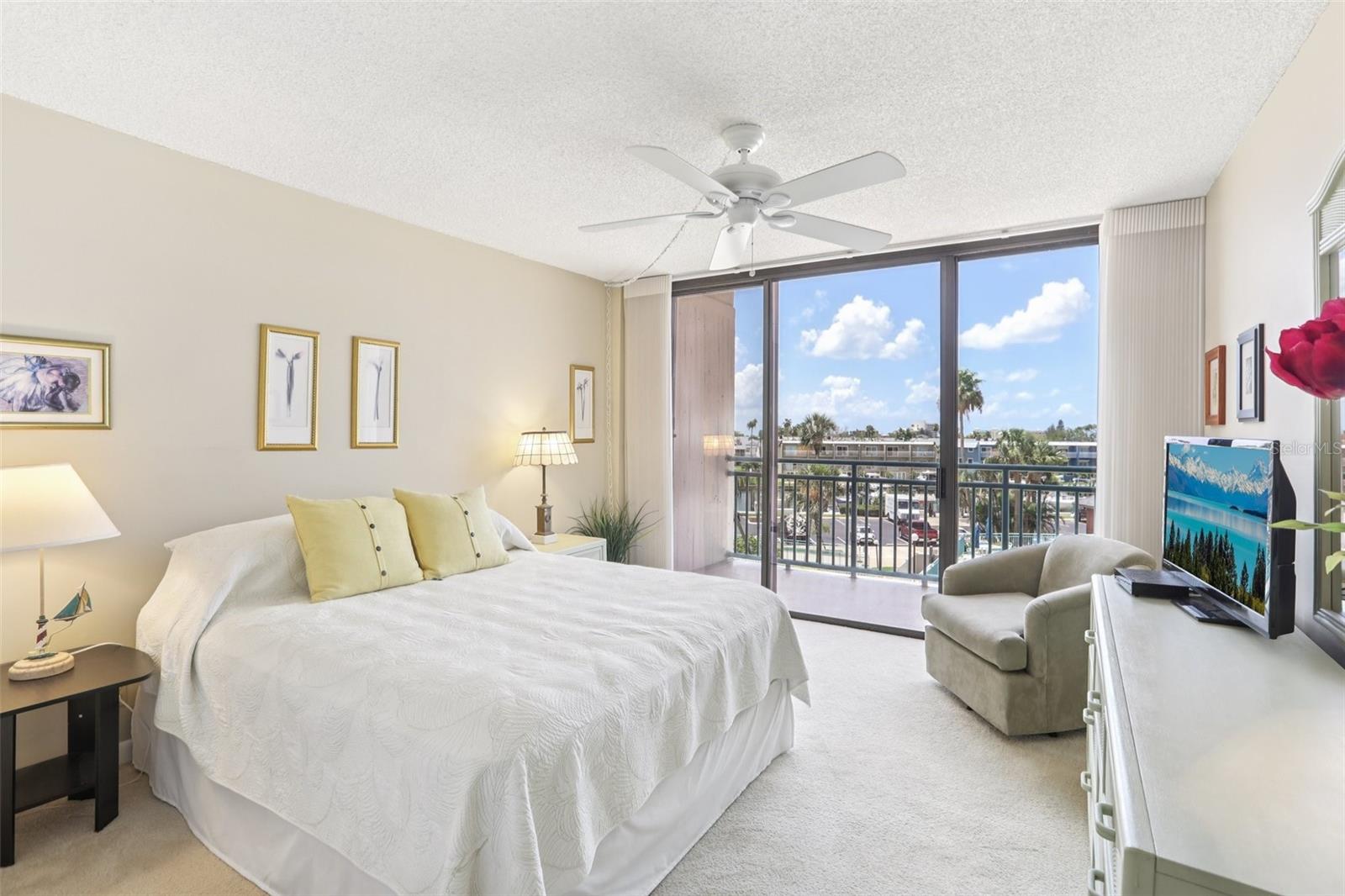 KEY CAPRI CONDO - Residential