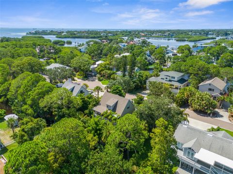 A home in PALM HARBOR