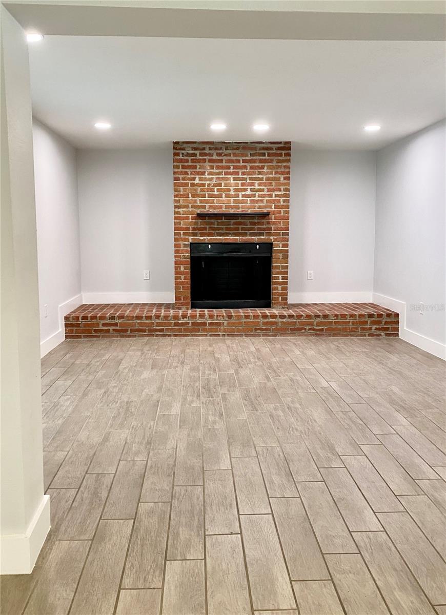 TEMPLE PARK UNIT 3 - Residential Lease