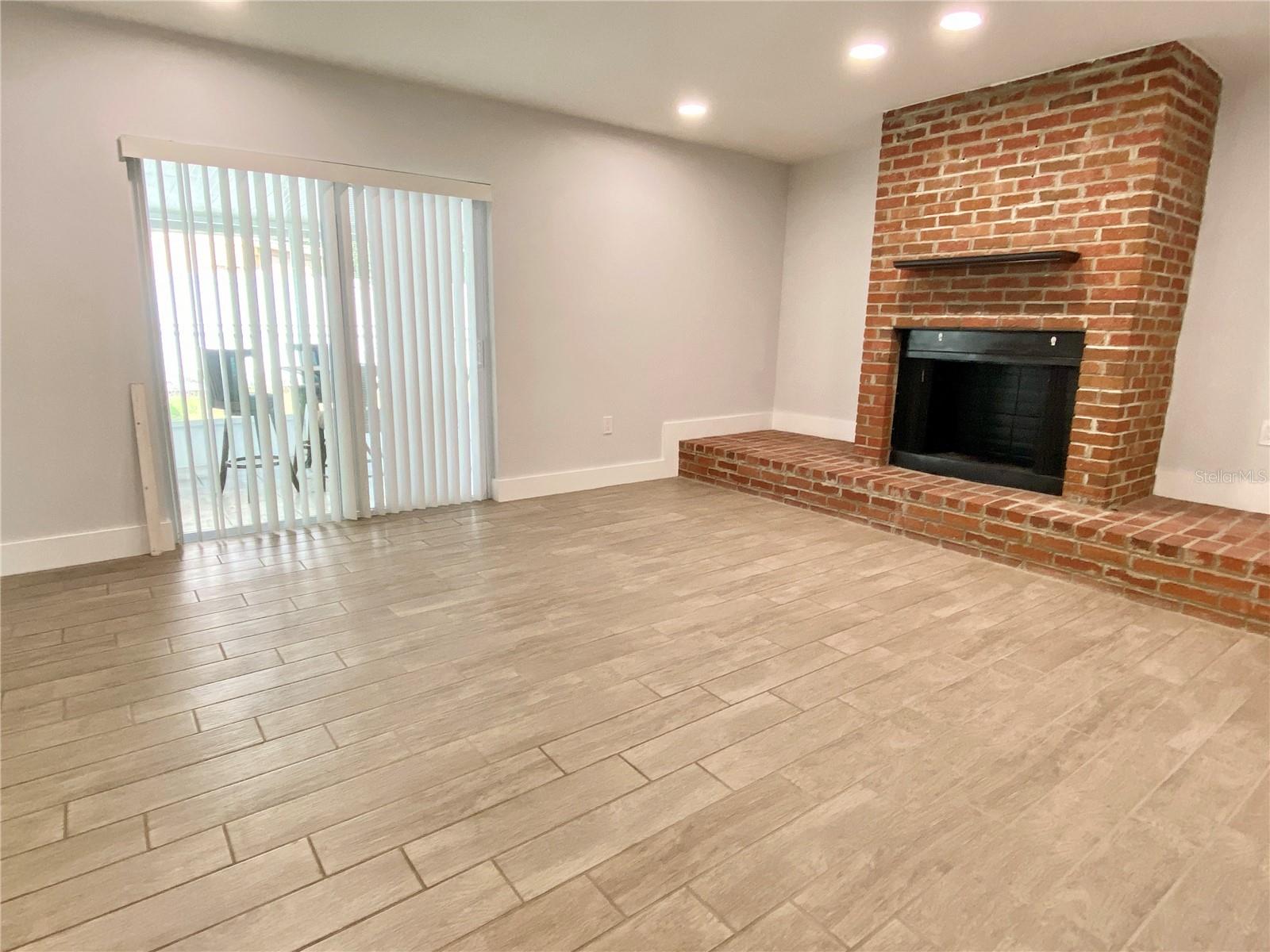 TEMPLE PARK UNIT 3 - Residential Lease