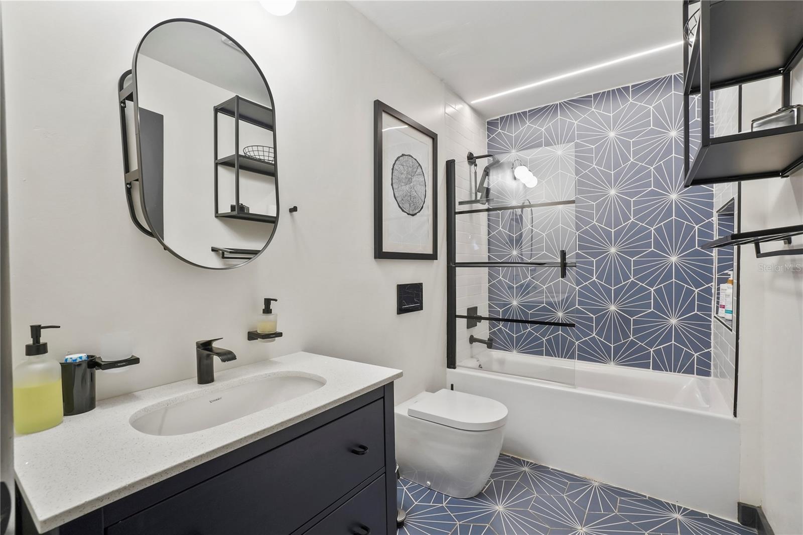 LAKESIDE CROSSING CONDO - Residential