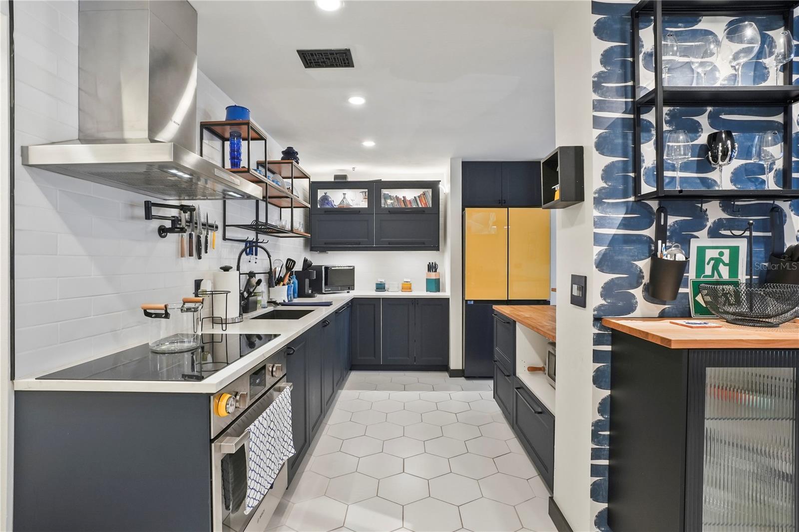 LAKESIDE CROSSING CONDO - Residential