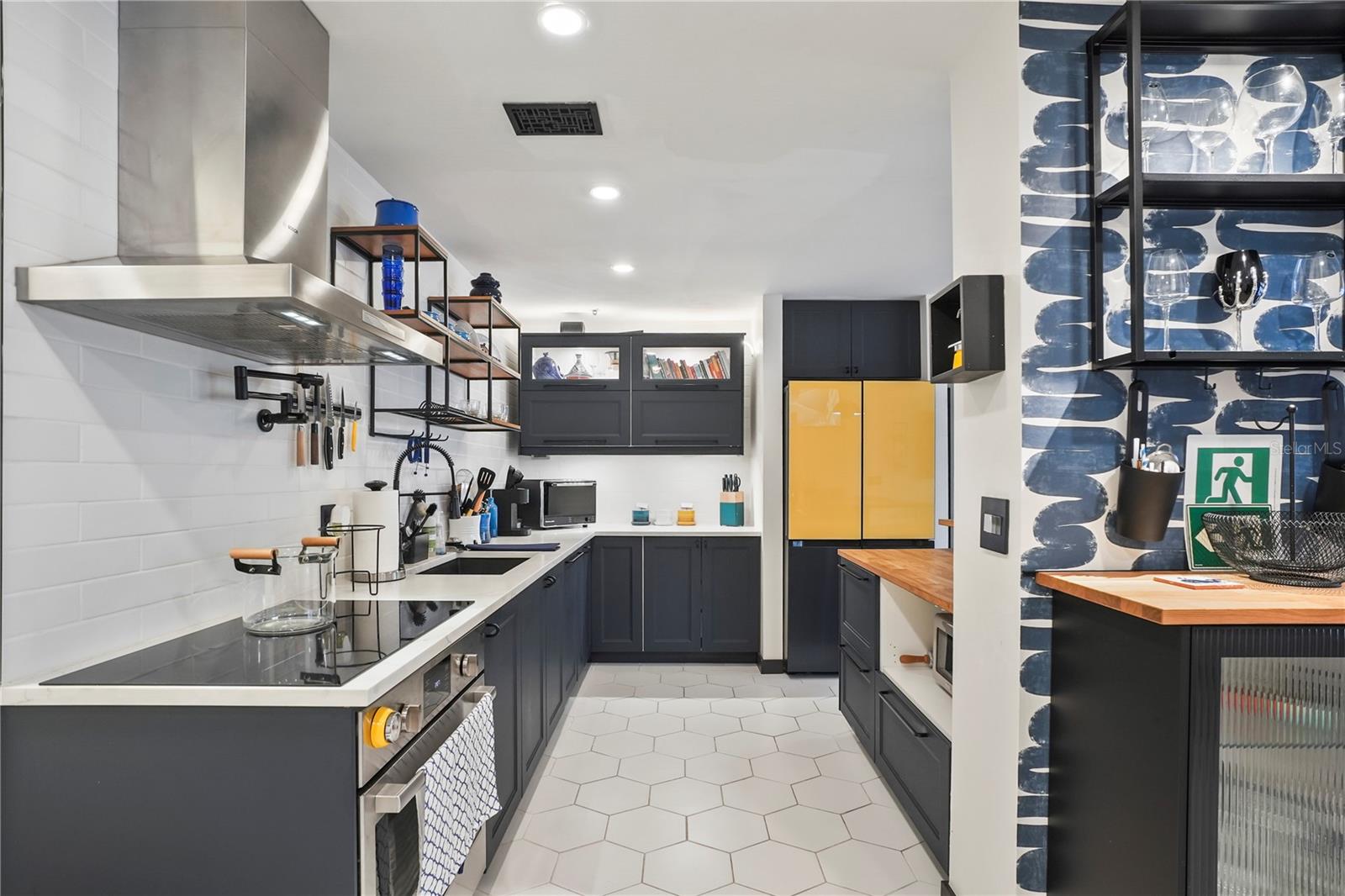 LAKESIDE CROSSING CONDO - Residential