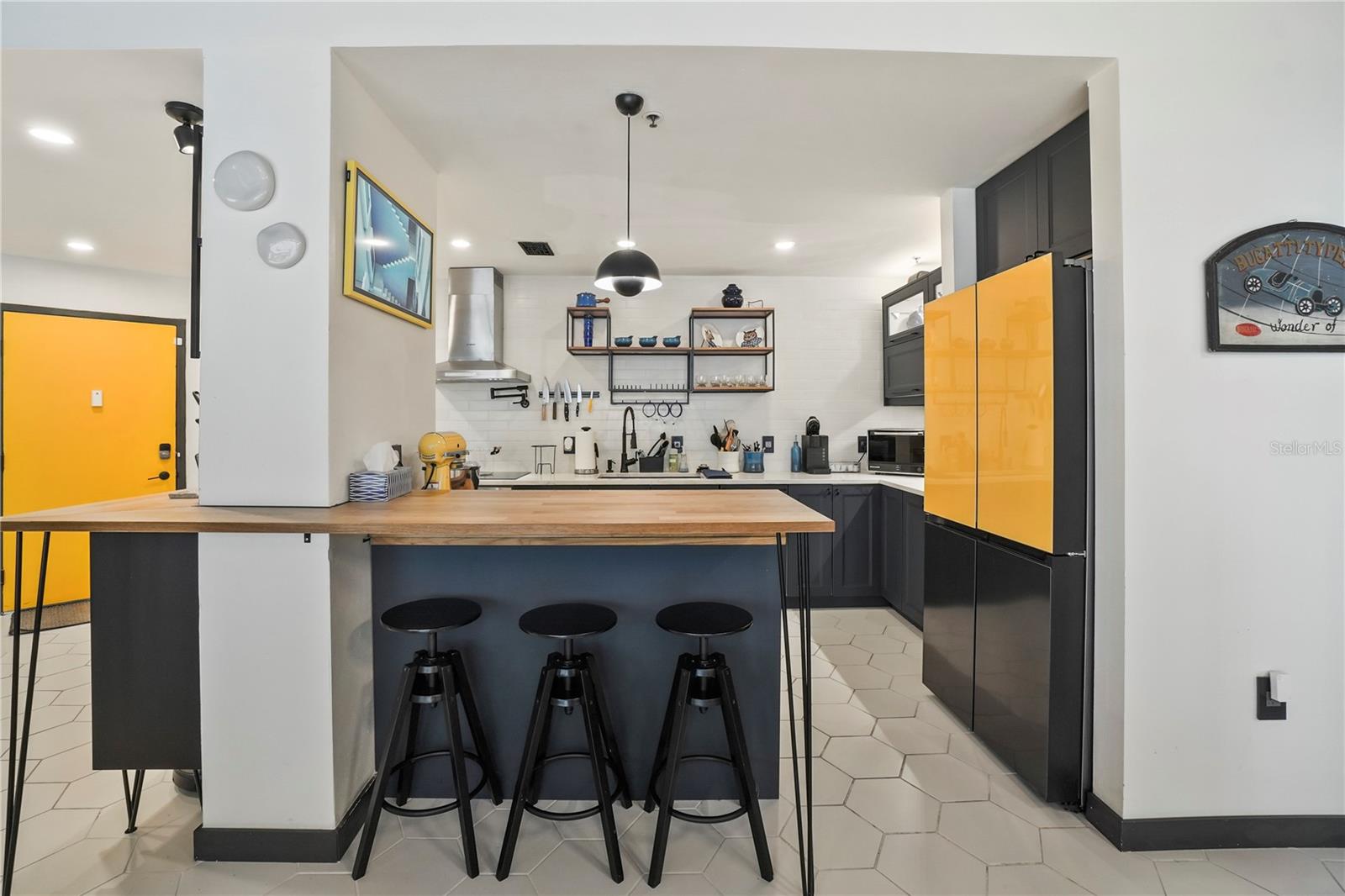 LAKESIDE CROSSING CONDO - Residential