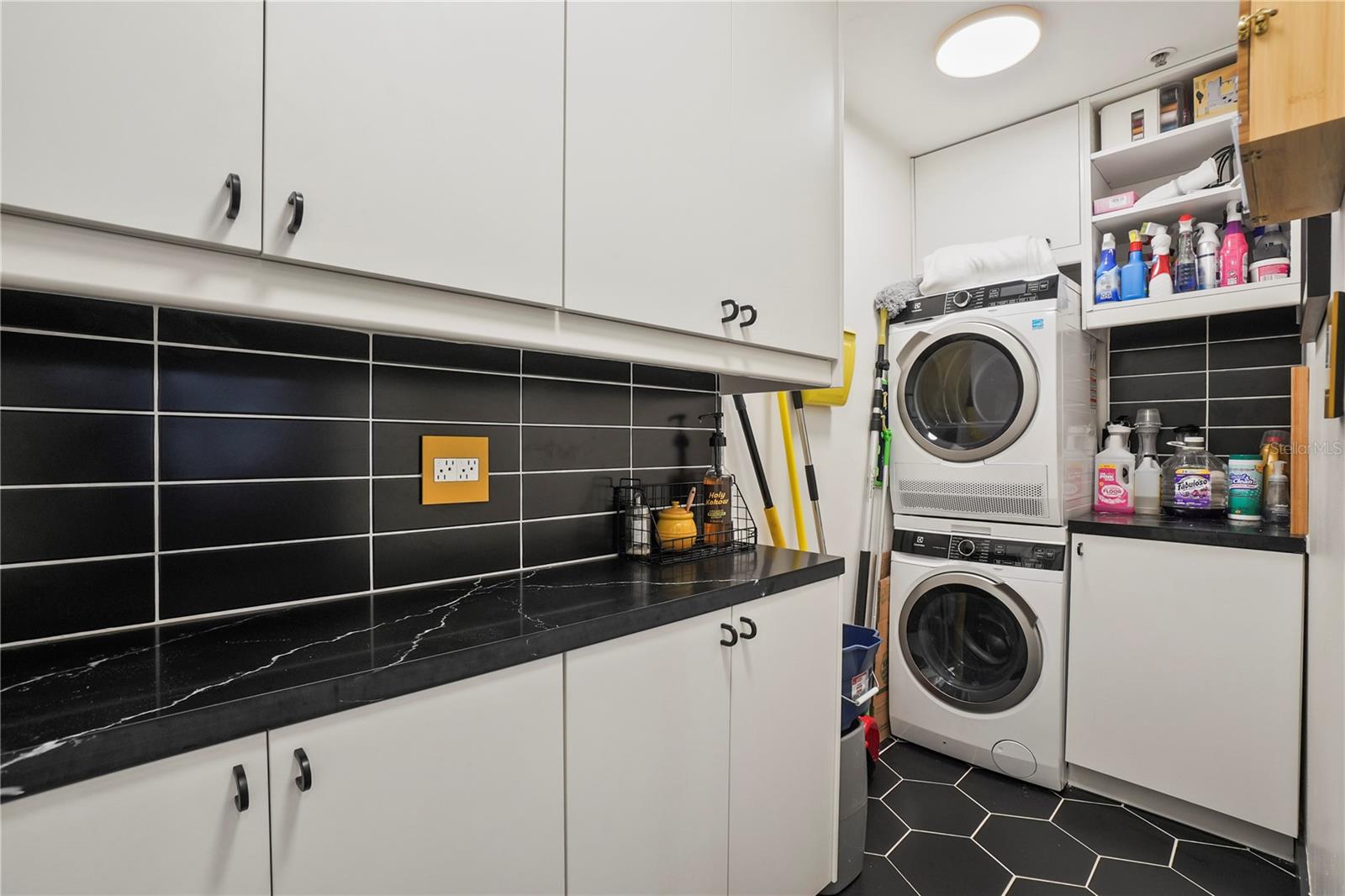 LAKESIDE CROSSING CONDO - Residential