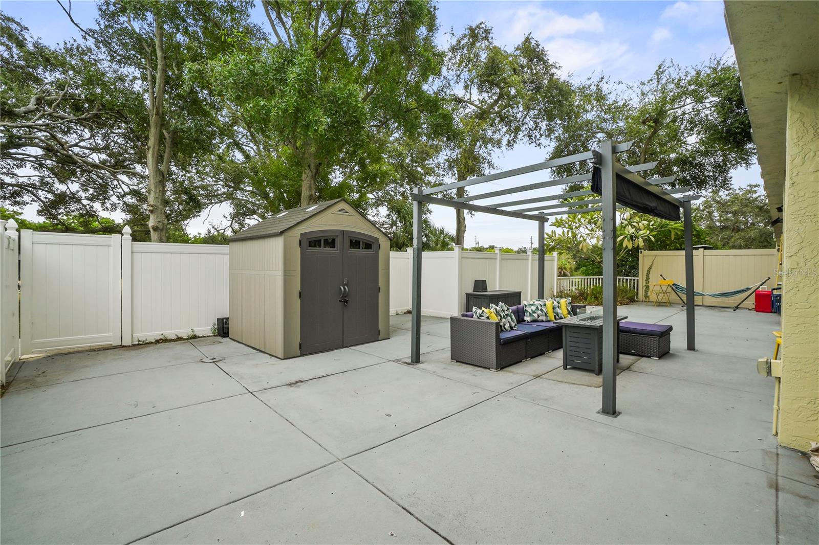 LAKESIDE CROSSING CONDO - Residential