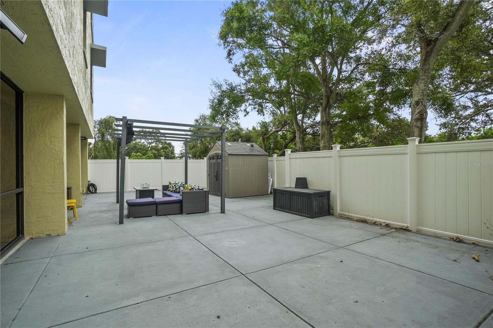 LAKESIDE CROSSING CONDO - Residential