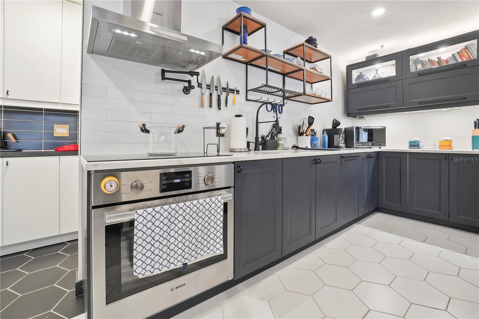 LAKESIDE CROSSING CONDO - Residential