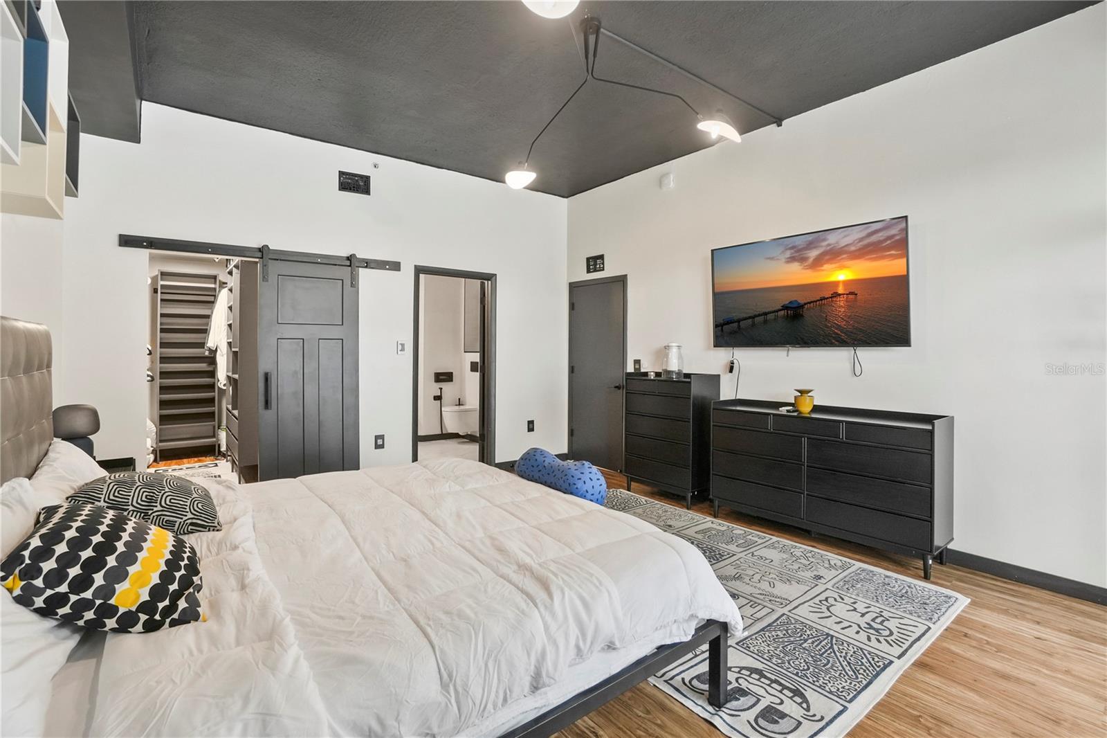 LAKESIDE CROSSING CONDO - Residential