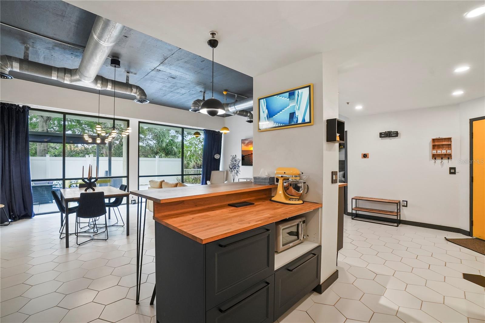 LAKESIDE CROSSING CONDO - Residential